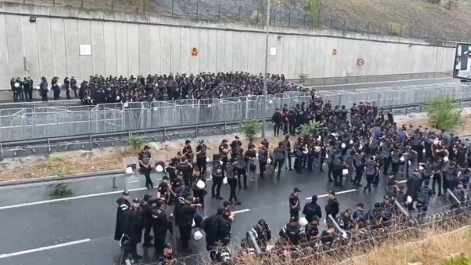 CHP’den Gürsel Tekin’e: Delegelerin özgür iradesiyle seçilmeden, mazbatasını almadan hiç kimse o koltuğa oturamaz