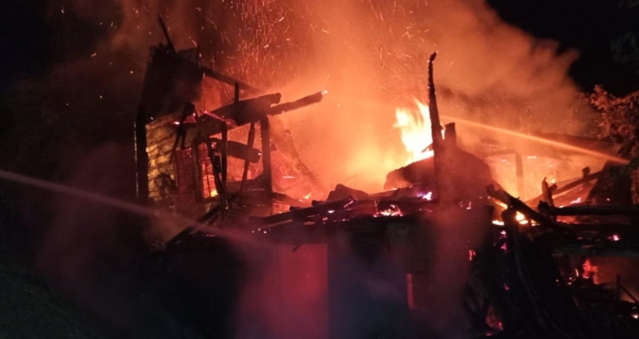 ordu caybasinda 2 katli ahsap evde yangin DTxBVdnf