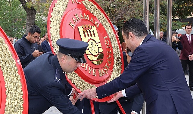 29 ekim cumhuriyet bayrami celenk sunma toreni ile basladi 2ceAxE3z.jpg
