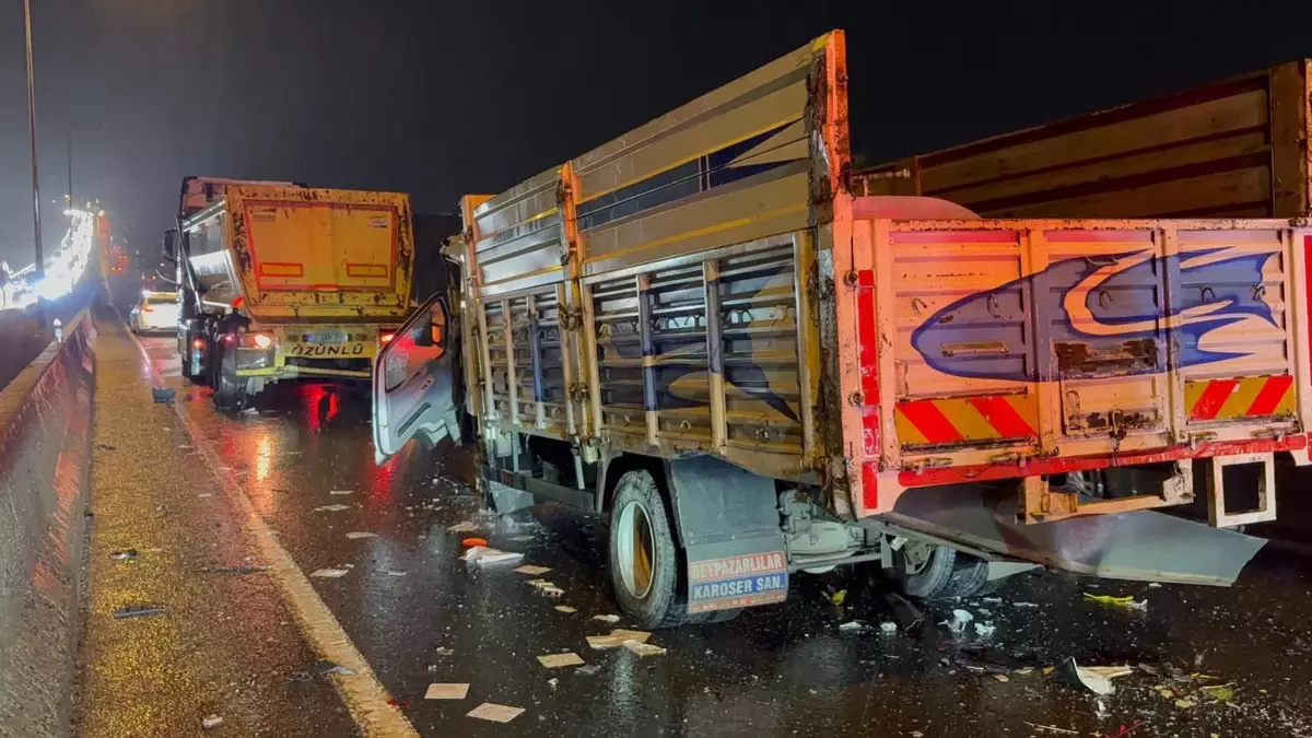 corluda kaza ticari taksi kamyonlar arasinda sikisti znbgqVtZ.jpg