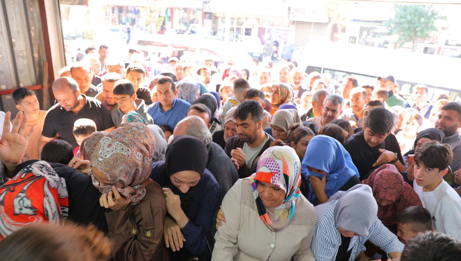 giyim magazasinda indirim izdihama neden oldu 5PfyPsG8