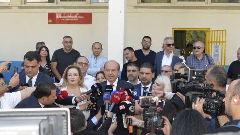 kktc cumhurbaskani tatar rum tarafinin siyasetini bir kez daha kinamak istiyorum zGSnOsge.jpg