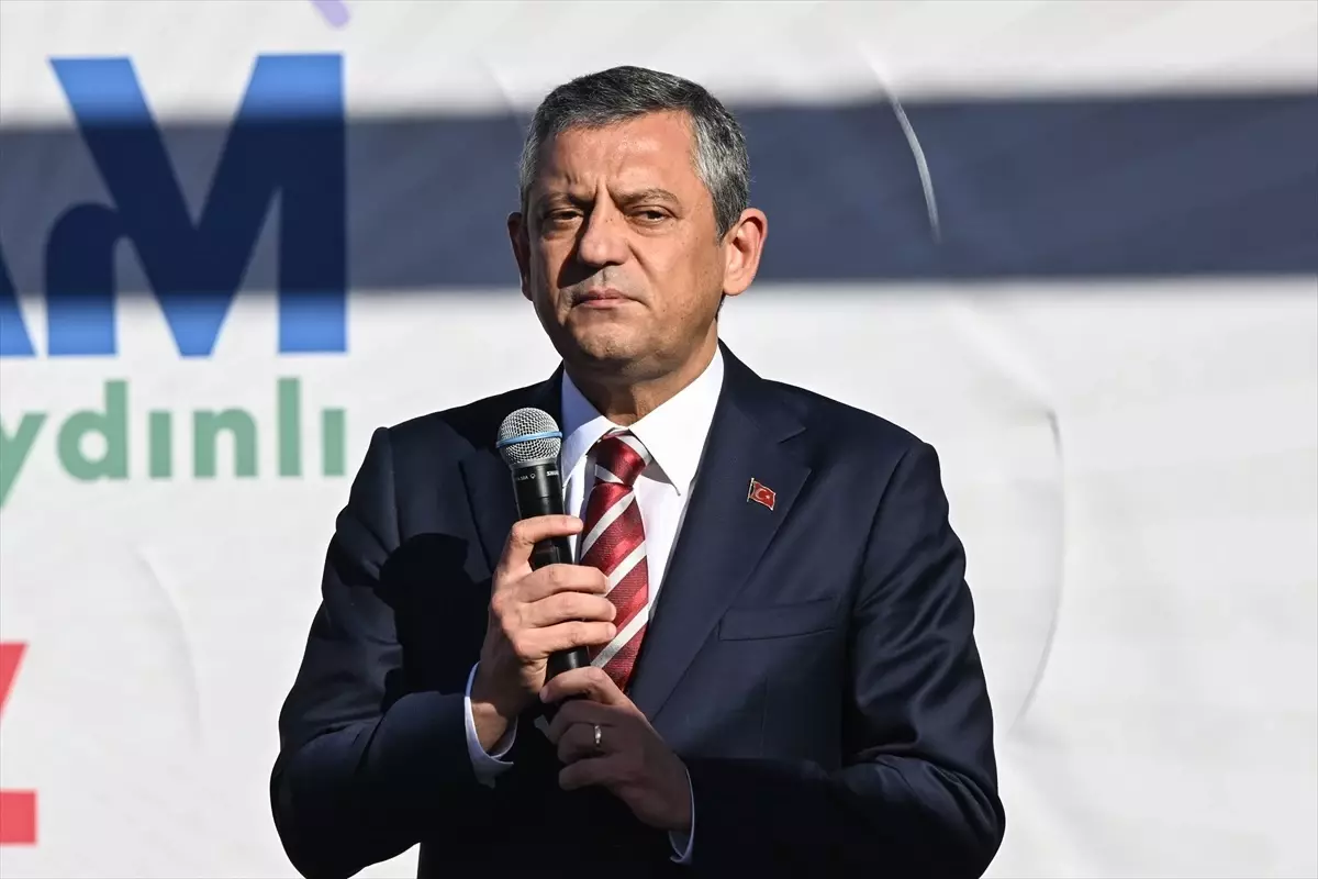 ozgur ozelden cumhuriyet vurgusu 1qUHyauO.jpg