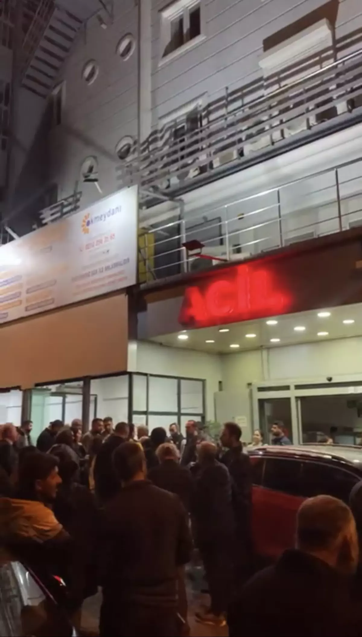 Beyoğlu’nda Özel Hastane Çalışanlarından Maaş ve Kapatma Tepkisi