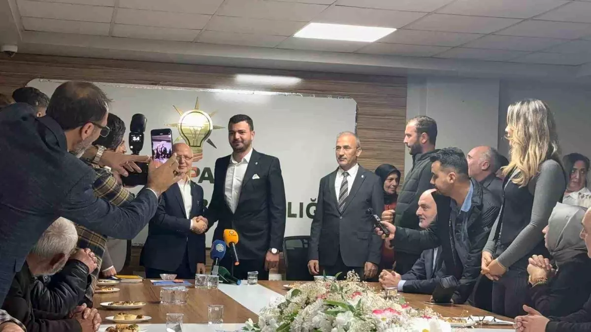 gemlikte ak partiye 800 yeni uye katildi 3JCJJYjB.jpg