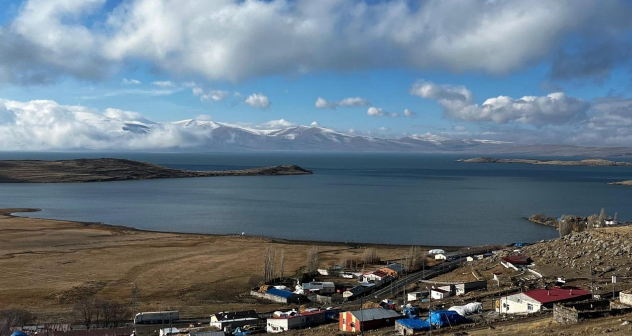 Kar hayali suya düştü, Çıldır Gölü baharı yaşıyor