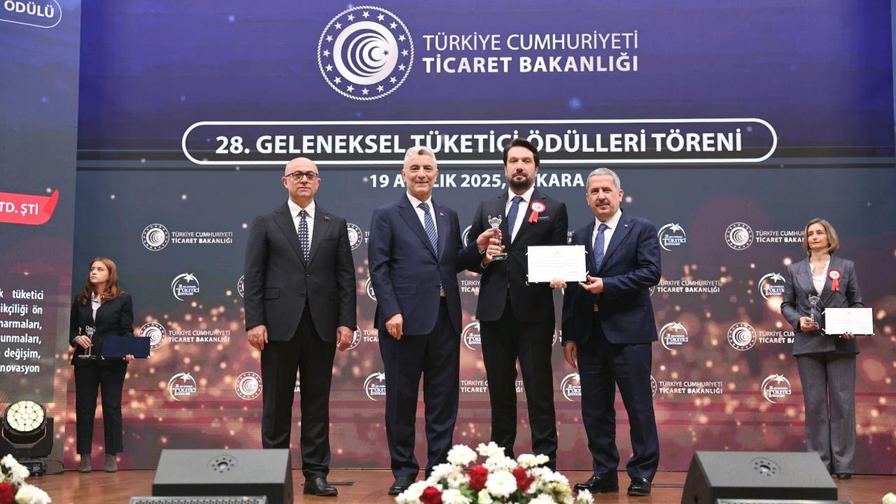 samsung-turkiyeye-tuketici-memnuniyetini-ilke-edinen-firma-odulu-ntXKQ4Sw.jpg