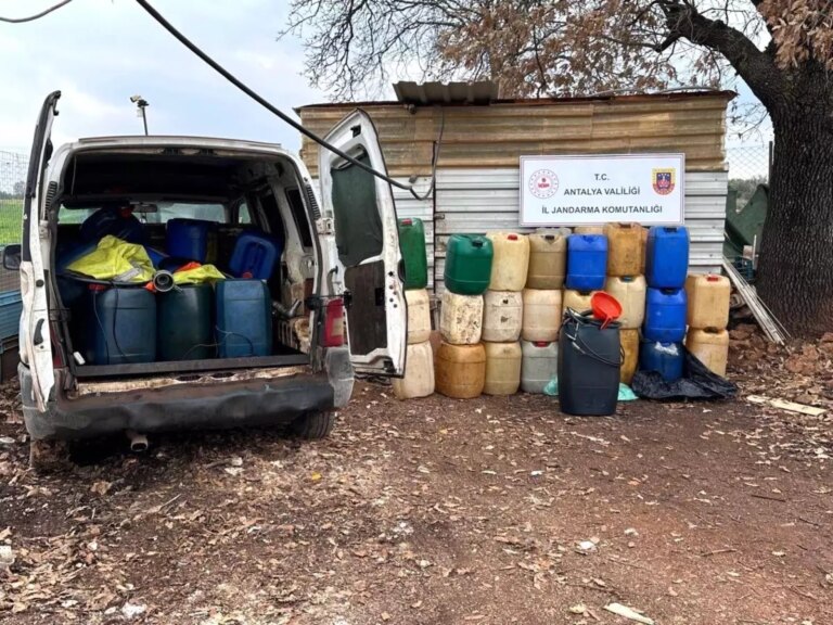 antalyada-kacak-akaryakit-operasyonu-tXr9UYvc.jpg
