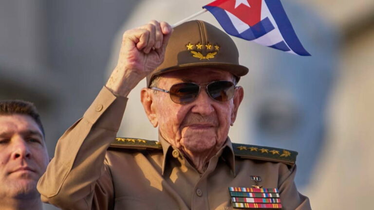 29-yil-sonra-gelen-hesaplasma-abd-raul-castroya-dava-hazirliginda-upLqduma