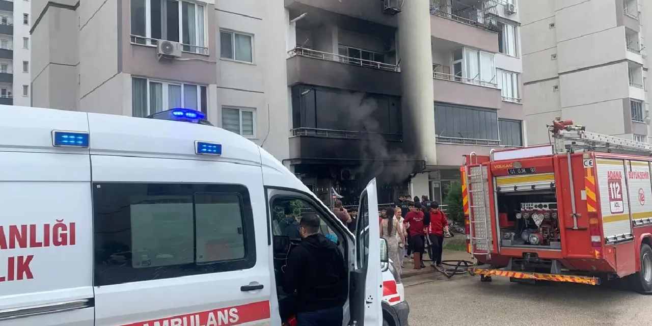 adanada-14-katli-apartmanda-yangin-dairelerden-battaniye-ve-ortulere-sarilarak-ciktilar-Lgvbdv4G