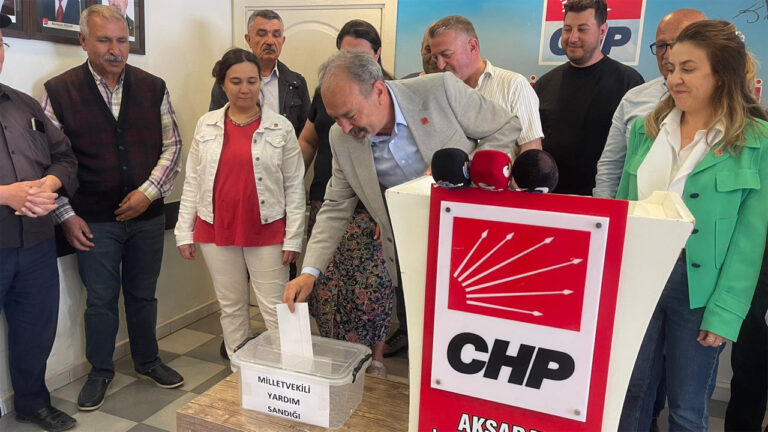 akpli-vekil-icin-yardim-sandigi-puW99kFn-2