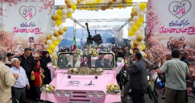 İranlı Çiftler, Beklenen Saldırılara Rağmen Nikah Töreni Düzenledi