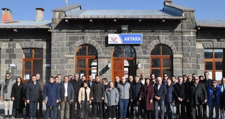 turkiye-ermenistan-gorusmesinde-demir-yolu-hatti-detayi-LpVUsJnA