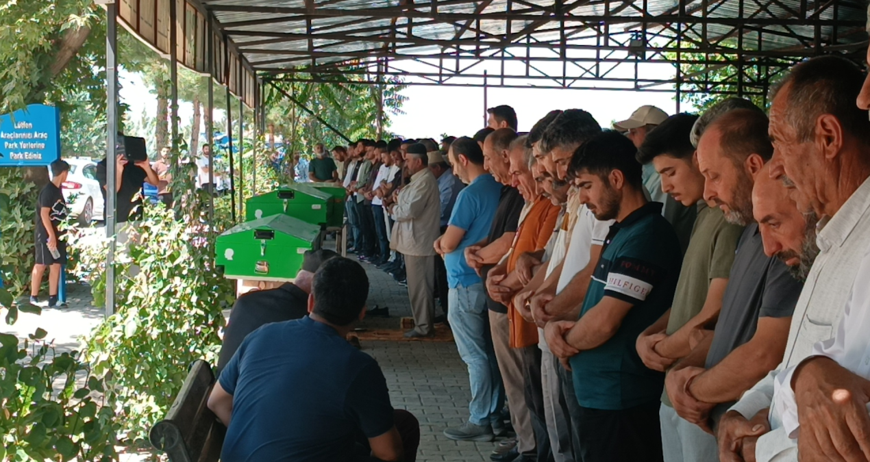 Oldurulen 3 kisi saldiriya ugradigi mezarliga gomuldu 9QFRPBI3